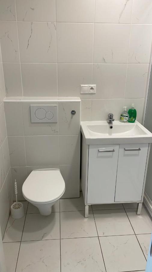 Moderny Novy Byt S Bezplatnym Parkovanim V Objekte, Self-Checking Pressburg Exterior foto